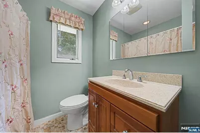 5 Holyoke Drive, Oakland, NJ 07436 - Photo 9