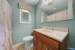 5 Holyoke Dr, Oakland, NJ 07436 - Photo 9