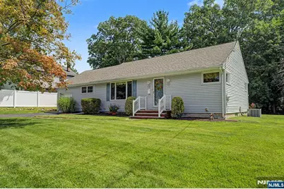 5 Holyoke Drive, Oakland, NJ 07436 - Photo 1