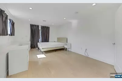 757 Undercliff Avenue A #A, Edgewater, NJ 07020 - Photo 9
