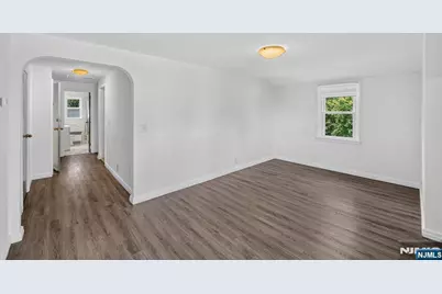 165 Oak Grove Avenue, Hasbrouck Heights, NJ 07604 - Photo 3