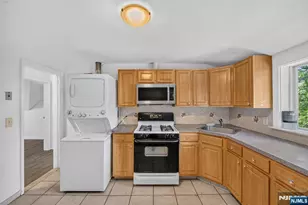 165 Oak Grove Ave, Hasbrouck Heights, NJ 07604 - Photo 5