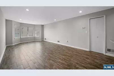 504 Ellery Court, Edgewater, NJ 07020 - Photo 5