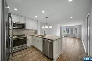 504 Ellery Ct, Edgewater, NJ 07020 - Photo 1