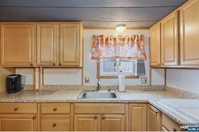 15 Austin Street, Moonachie, NJ 07074 - Photo 9