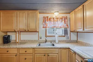 15 Austin St, Moonachie, NJ 07074 - Photo 9