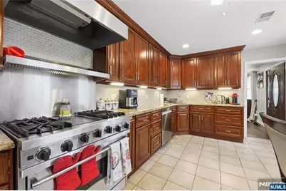 238 Monroe Avenue, Paramus, NJ 07652 - Photo 9