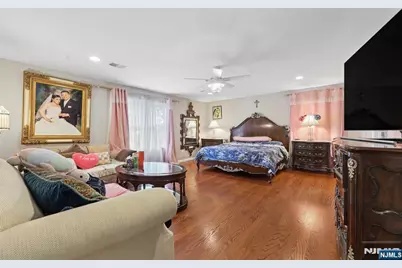 238 Monroe Avenue, Paramus, NJ 07652 - Photo 15