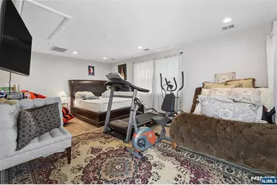 238 Monroe Avenue, Paramus, NJ 07652 - Photo 33