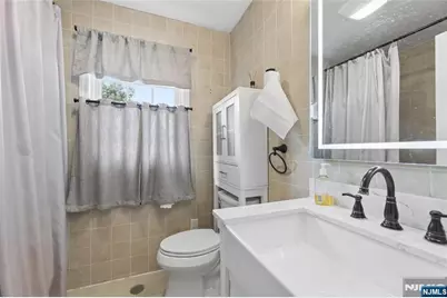 238 Monroe Avenue, Paramus, NJ 07652 - Photo 27