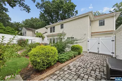 238 Monroe Avenue, Paramus, NJ 07652 - Photo 39