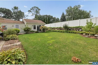 238 Monroe Avenue, Paramus, NJ 07652 - Photo 29