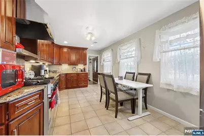 238 Monroe Avenue, Paramus, NJ 07652 - Photo 11