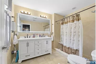 238 Monroe Avenue, Paramus, NJ 07652 - Photo 19