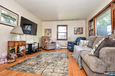 27 Hillcrest Avenue, Lodi, NJ 07644 - Photo 7