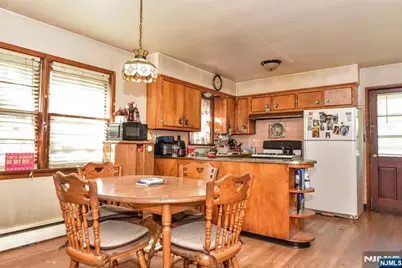 27 Hillcrest Avenue, Lodi, NJ 07644 - Photo 9