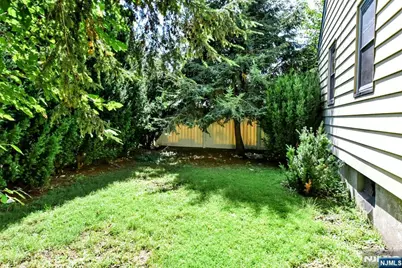 27 Hillcrest Avenue, Lodi, NJ 07644 - Photo 25