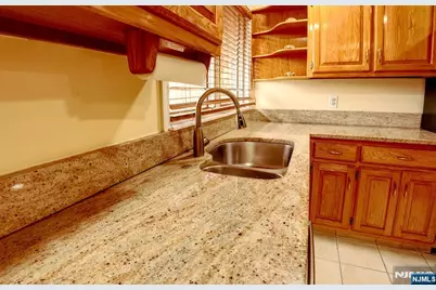 300 Gorge Road 6 #6, Cliffside Park, NJ 07010 - Photo 13