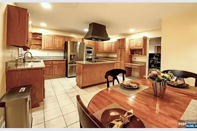 300 Gorge Road 6 #6, Cliffside Park, NJ 07010 - Photo 11