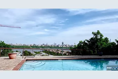 300 Gorge Road 6 #6, Cliffside Park, NJ 07010 - Photo 3