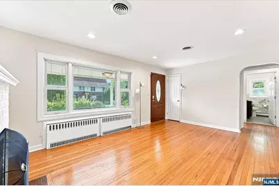 3-27 Kenneth Avenue, Fair Lawn, NJ 07410 - Photo 7