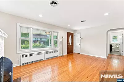 3-27 Kenneth Avenue, Fair Lawn, NJ 07410 - Photo 7