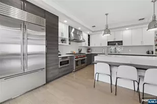 23 Lasher Ln, Edgewater, NJ 07020 - Photo 9