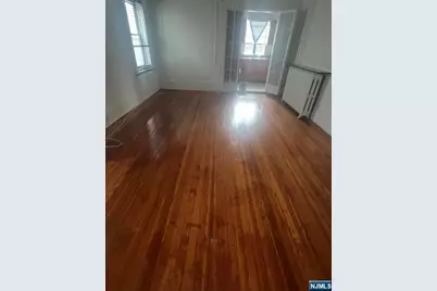 807 Abbott Boulevard 4 #4, Fort Lee, NJ 07024 - Photo 3