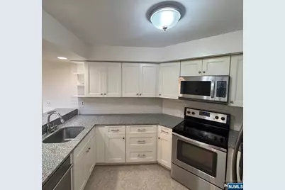1530 Westgate Drive, Fort Lee, NJ 07024 - Photo 5
