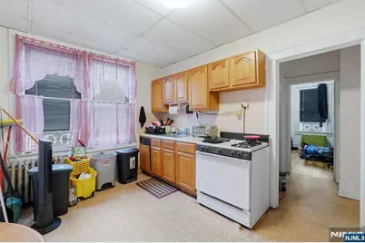 68 Halstead Street, Newark, NJ 07106 - Photo 17
