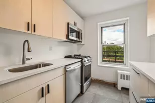 2215 Central 5D, Fort Lee, NJ 07024 - Photo 3