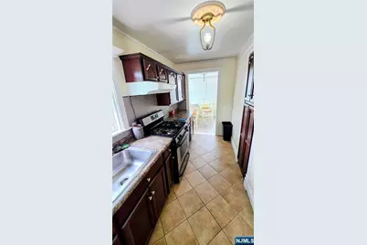 31 Hedden Terrace 2nd Floor #2nd floor, North Arlington, NJ 07031 - Photo 3