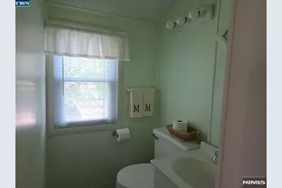 569 Center Avenue, River Edge, NJ 07661 - Photo 17