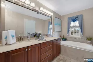 5 Creekside Ct, Secaucus, NJ 07094 - Photo 29