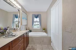 5 Creekside Ct, Secaucus, NJ 07094 - Photo 27