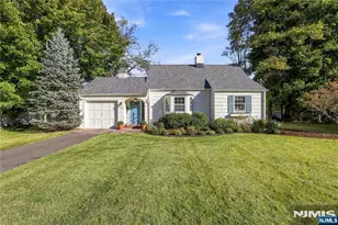 428 Oxford Ct, Ridgewood, NJ 07450 - Photo 1