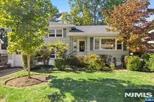 546 Lynn St, Ridgewood, NJ 07450 - Photo 1