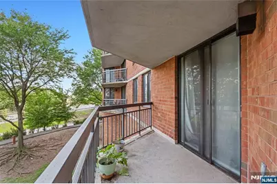 117 Harmon Cove Tower 117 #117, Secaucus, NJ 07094 - Photo 23