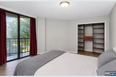 117 Harmon Cove Tower 117 #117, Secaucus, NJ 07094 - Photo 17