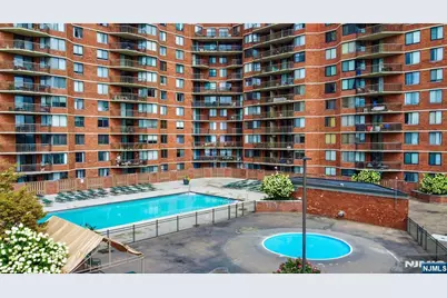 117 Harmon Cove Tower 117 #117, Secaucus, NJ 07094 - Photo 3