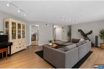 117 Harmon Cove Tower 117 #117, Secaucus, NJ 07094 - Photo 15