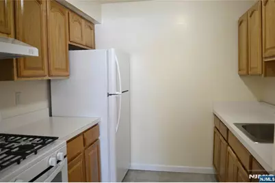 110 Midland Avenue 16A #16A, Midland Park, NJ 07432 - Photo 5