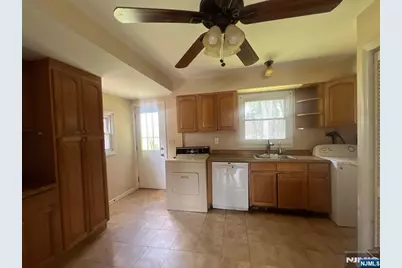 27 Charles Terrace, Waldwick, NJ 07463 - Photo 3