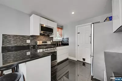 464 Simons Avenue, Hackensack, NJ 07601 - Photo 9
