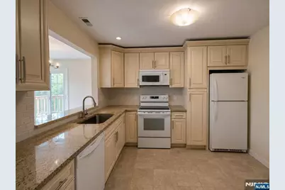 756 Charles, Fort Lee, NJ 07024 - Photo 7
