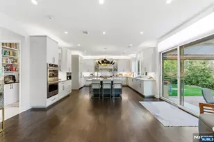 29 Roslyn Ave, Englewood Cliffs, NJ 07632 - Photo 13
