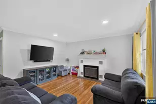 870 Crescent Dr, Rahway, NJ 07065 - Photo 5