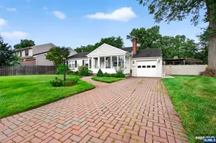 870 Crescent Dr, Rahway, NJ 07065 - Photo 3