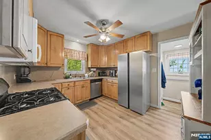 114 Warhol Ave, Mahwah, NJ 07430 - Photo 5