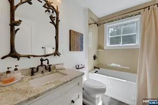 23 Hollybrook Rd, Paramus, NJ 07652 - Photo 23